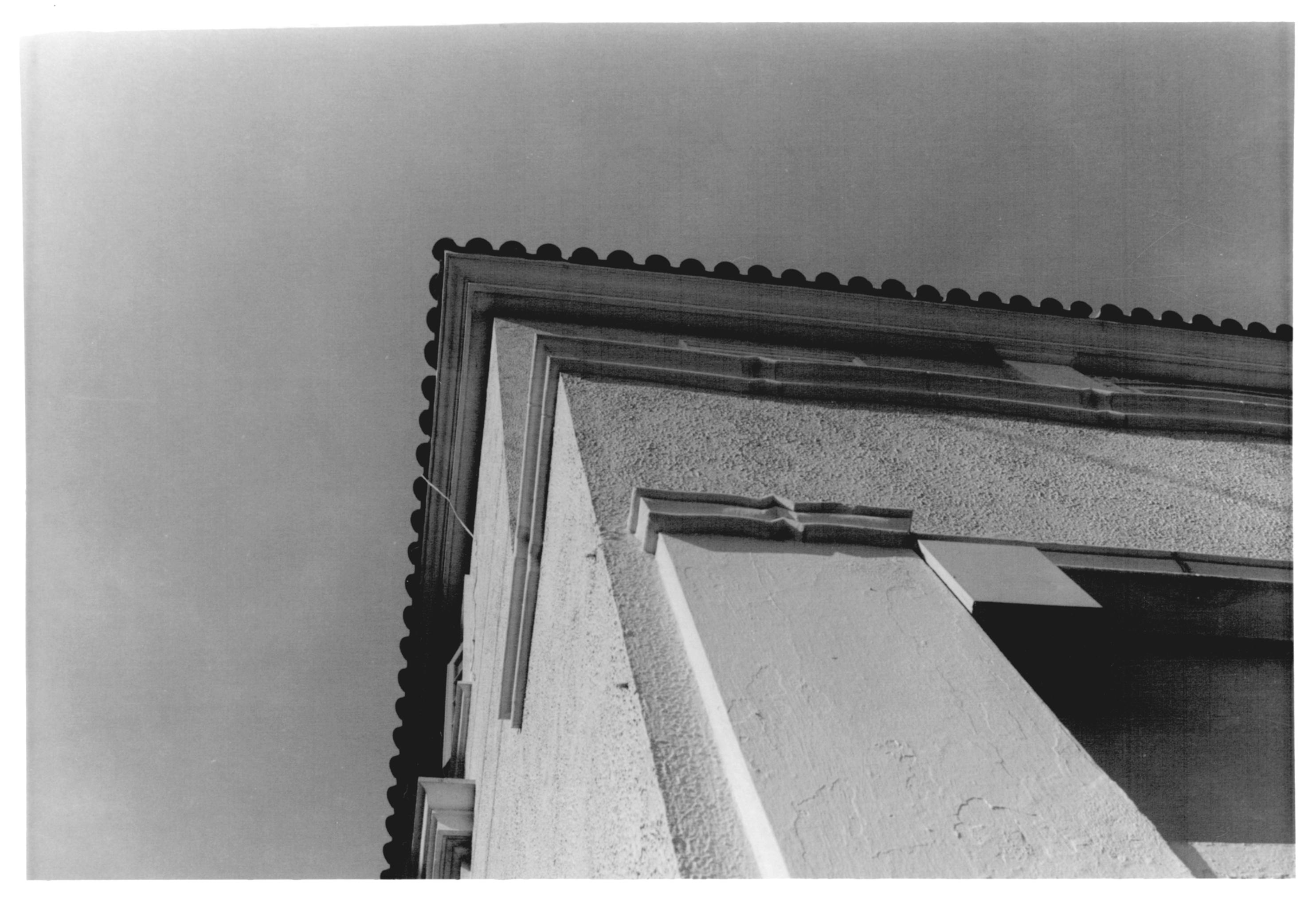 Del Valle Building - 04001243